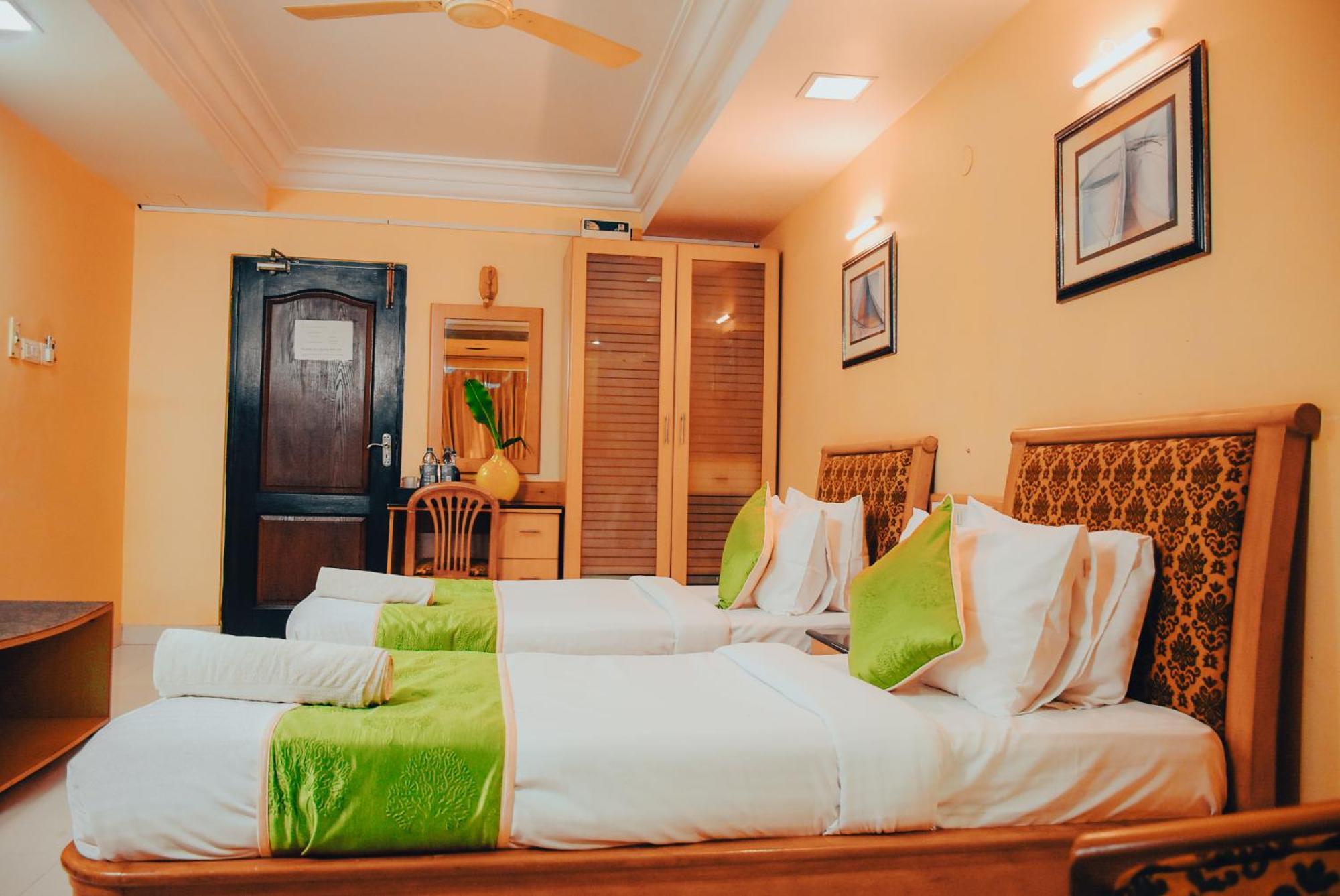 Naksha Tree Hotels - Mogappair Ченнаи Экстерьер фото